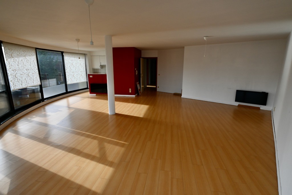 Ruim appartement op de eerste verdieping met 3 slaapkamers ! - foto 3