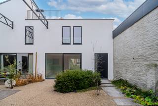 Welkom in Kortrijk! De site “Nieuwenhuyze” staat voor duurzaam en energiezuinig wonen in een bruisende stad, met tegelijk de rust en privacy van...