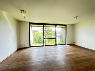 Dit prachtige appartement op de tweede verdieping, gelegen aan de Mergelput 5 in Aalter, biedt een unieke woonervaring voor wie houdt van comfort...
