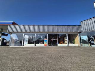 Deze handelsruimte heeft als troef inzetbaar te zijn in verschillende facetten.Ze leent zich er perfect toe als kantoorruimte alsook als...