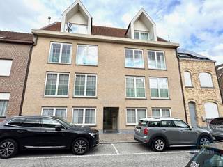 Ruime duplex in een klein, superverzorgd gebouw. Dit duplex appartement neemt de 3de en 4de verdieping van het gebouw in.Gelegen in het hart van...