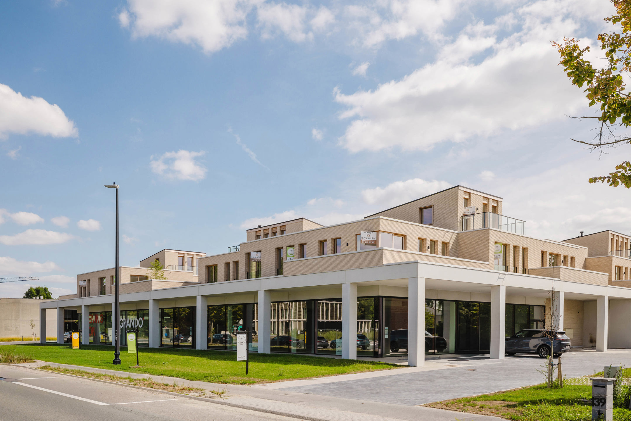 Handelsruimte met centrale ligging te Sint-Martens-Latem - foto 4