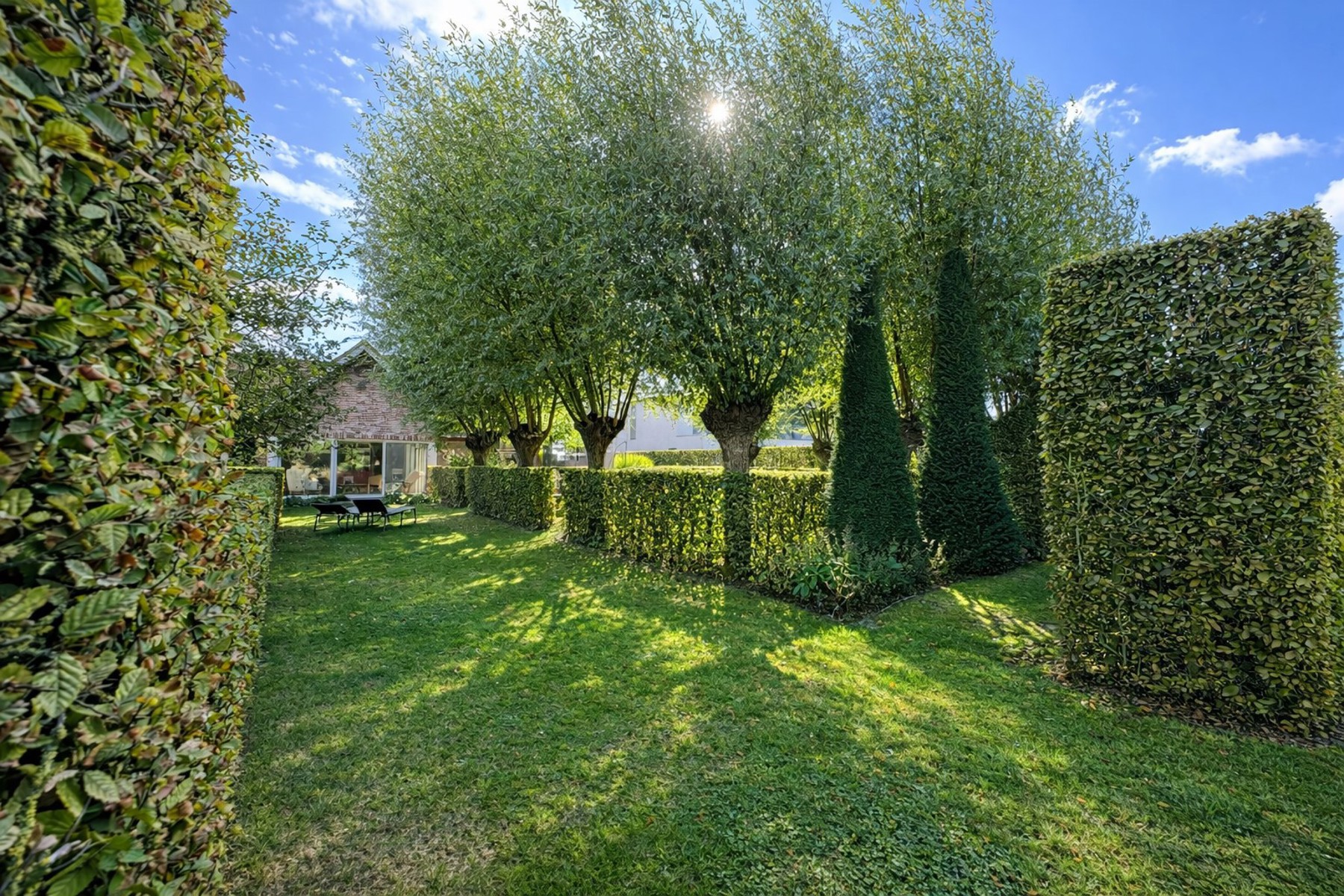 VILLA (5 SLPKS) MET PRACHTIGE TUIN OP 1470 M² - foto 5