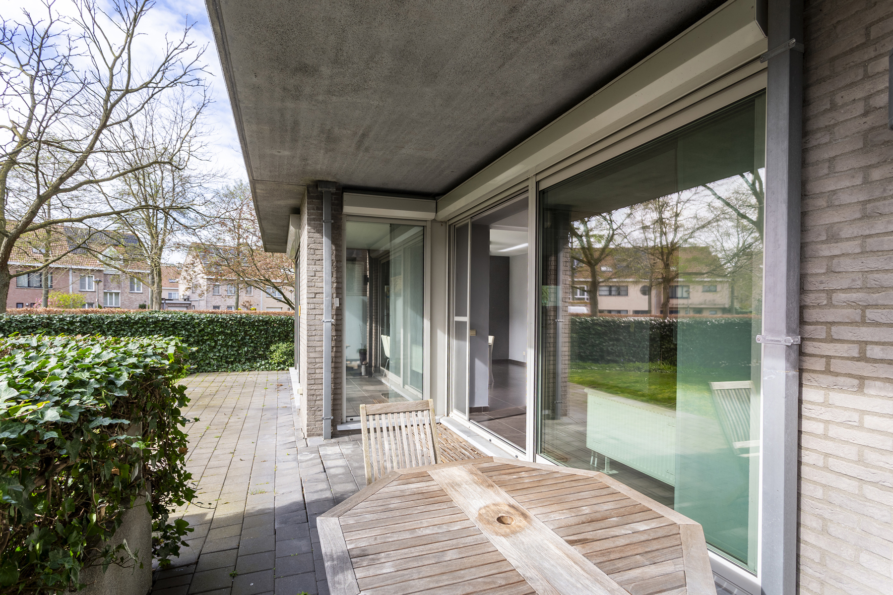 Instapklaar 3-slaapkamerappartement met tuin te Berchem - foto 5