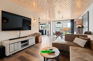 Op een vlot bereikbare ligging in Oostende bevindt zich deze instapklare woning.Dankzij de gunstige ligging nabij belangrijke verbindingswegen,...