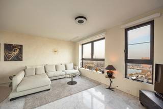 Uniek luxe appartement te koop in de residentie London Tower op het Eilandje te Antwerpen. Het appartement is modern ingericht en...