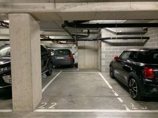 De ondergrondse parkeerruimte is zeer toegankelijk via een voldoende brede en niet te steile in/uitrit.Staanplaats 22 is bovendien goed bereikbaar en...