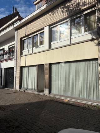 Voor meer info contacteer Eva via 0475 69 38 22 of via eva@vicusvastgoed.beOp amper 150 meter van de Spuikom en op slechts 10 minuten fietsen van het...