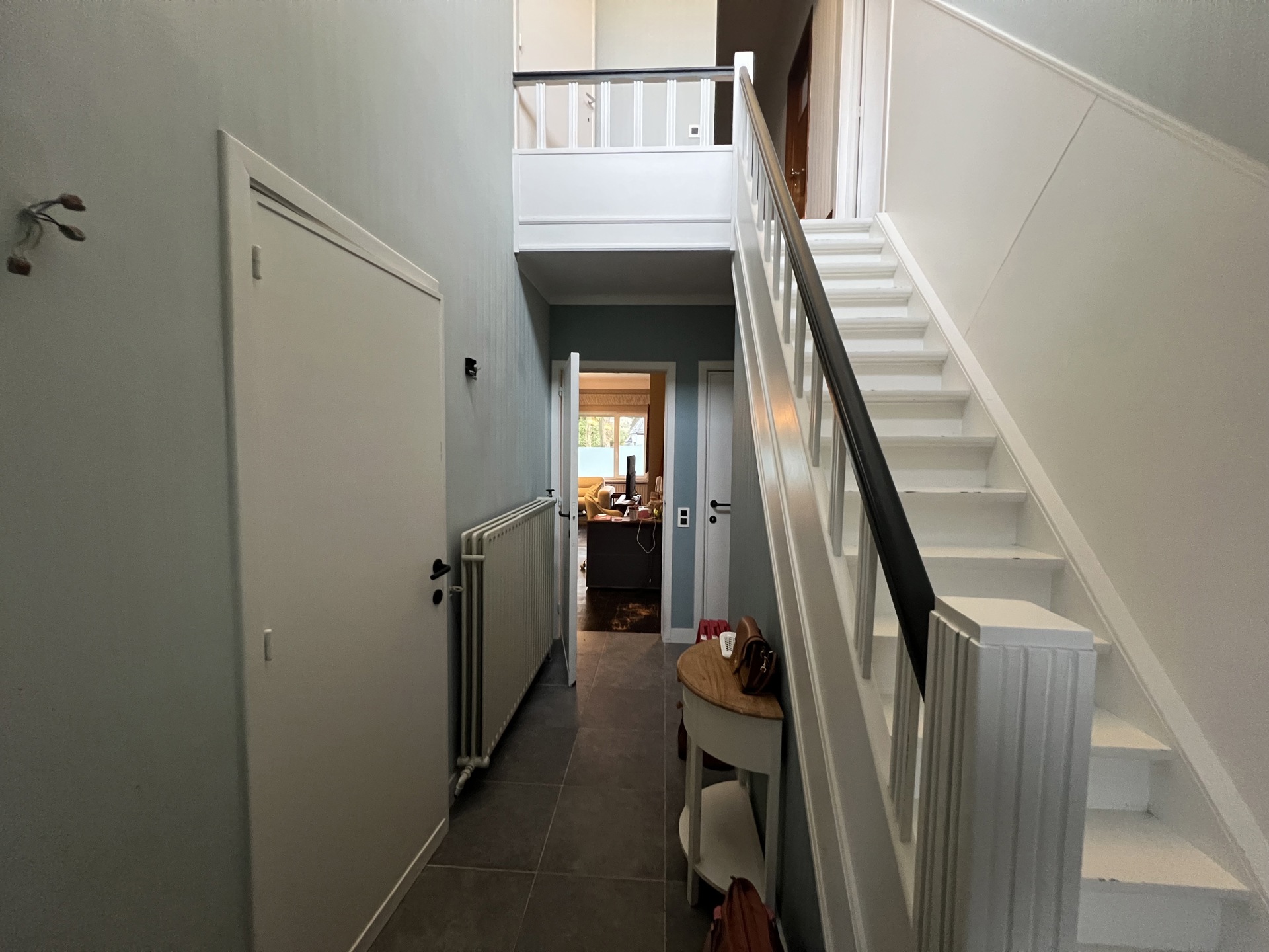 Ruime deels gerenoveerde villa met eclectische architectuur - foto 5