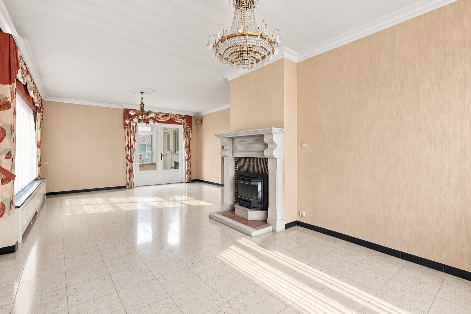 Te renoveren halfopen bebouwing met 3 slaapkamers, zolder en ruime tuin te Waardamme! - foto 4