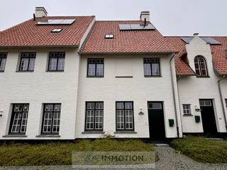 Een gezellige woonerf werd gecreëerd tussen de Ingooigemstraat en Scheldestraat in het hart van Otegem. Er zijn 8 prachtige woningen in...