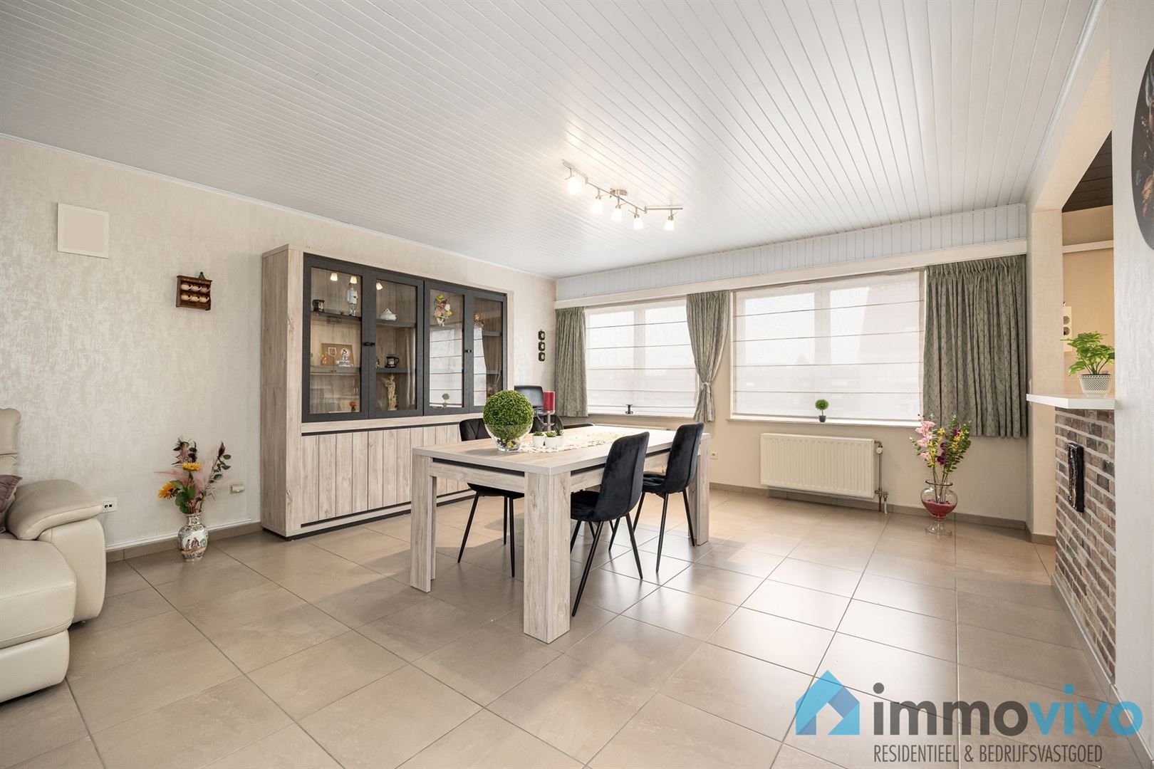 Ruim appartement met 2 slaapkamers en terras. - foto 4