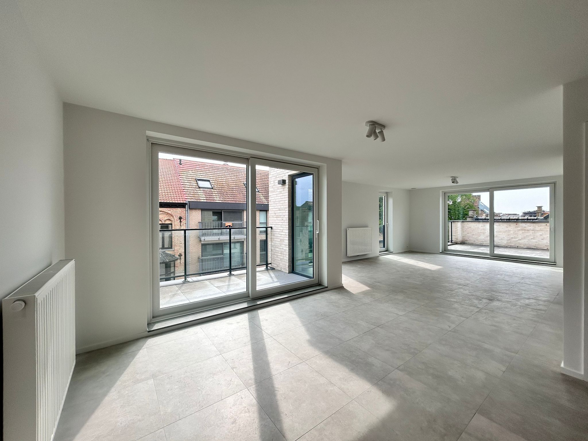 Ruim instapklaar appartement met 2 slaapkamers en grote terrassen te koop in Diksmuide! - foto 3
