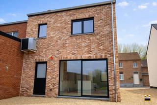 Stijlvolle en energiezuinige nieuwbouwwoning in pastorijstijl In het pittoreske Heks, een bijzonder rustige deelgemeente van Heers, bevindt zich...