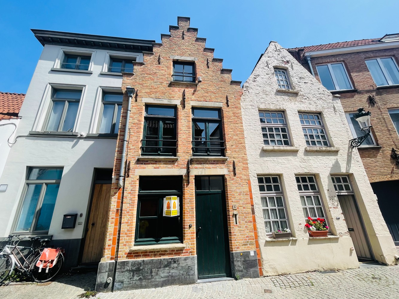 Brugge centrum, in charmante rustige straat,  NETTE KARAKTERVOLLE KNUSSE STADSWONING met patio en 2 ruime slaapkamers - foto 4
