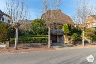 Deze prachtige villa ligt in een rustige villawijk in Oostduinkerke, op wandelafstand van de Zeedijk en het levendige Oostduinkerke-Bad. Dankzij...