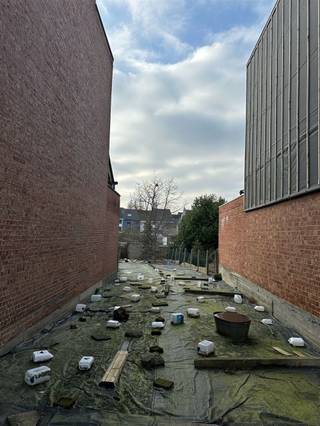 Deze gunstig gelegen bouwgrond heeft een breedte van +- 6 meter en is ongeveel 40 meter diep, geschikt voor het bouwen van een gesloten bebouwing...