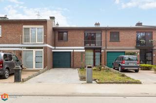 Op een goede locatie te Nijlen bevindt zich deze instapklare woning met 3 slaapkamers en tuin. U bevindt zich hier op fietsafstand van het centrum...