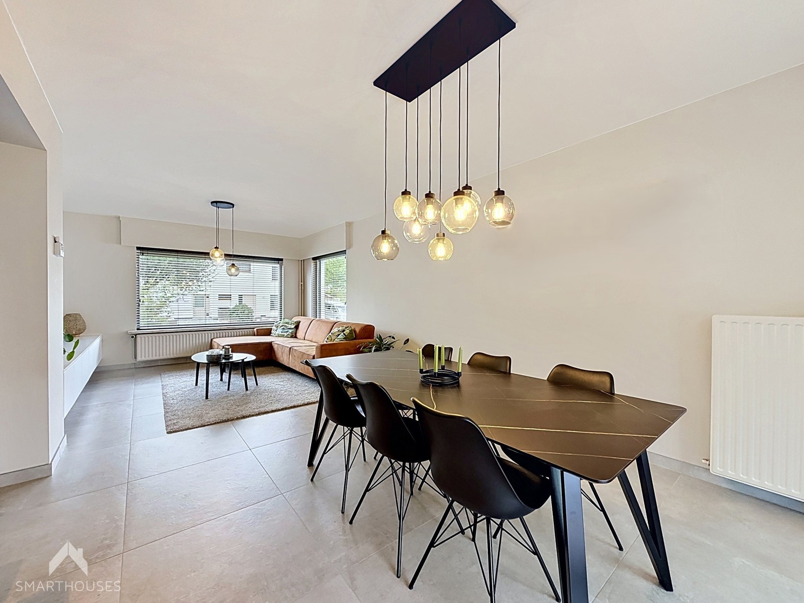 Gerenoveerde ruime halfopen woning met 4 slpks en dressing - foto 4