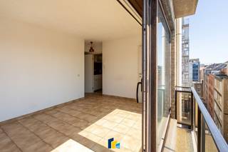 Dit goed ingedeelde 1-slaapkamerappartement op de 7de verdieping van een uitstekend onderhouden residentie uit de jaren '80 biedt de perfecte...