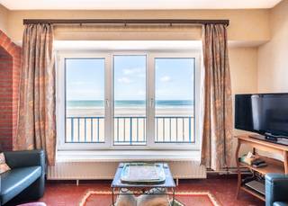 Appartement à rénover offrant une superficie exceptionnelle (109 m²) et une vue frontale sur la mer, au cœur de Koksijde-Bad.Situé au cinquième étage...