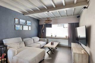 Op zoek naar een ruime en praktische gezinswoning in Bornem? Deze verzorgde woning biedt alle comfort voor wie op zoek is naar ruimte, functionaliteit en een gunstige energiescore.<br />De woning beschikt over 4 volwaardige slaapkamers, ideaal voor gezinnen of voor wie extra ruimte wenst voor een bureau of hobbykamer. De praktische en functionele keuken biedt voldoende werk- en opbergruimte en sluit mooi aan op de leefruimtes.<br />Verder beschikt de woning over een propere en goed onderhouden badkamer, een inpandige garage en een conforme elektrische installatie, wat extra gemoedsrust biedt. Ook zijn er 12 zonnepanelen aanwezig.<br />Met een EPC-score C combineert deze woning comfortabel wonen met een degelijke energieprestatie.<br />Gelegen in Bornem, met een vlotte bereikbaarheid en voorzieningen in de nabije omgeving.<br />Interesse? Neem contact op voor meer informatie of een bezoek ter plaatse.<br />