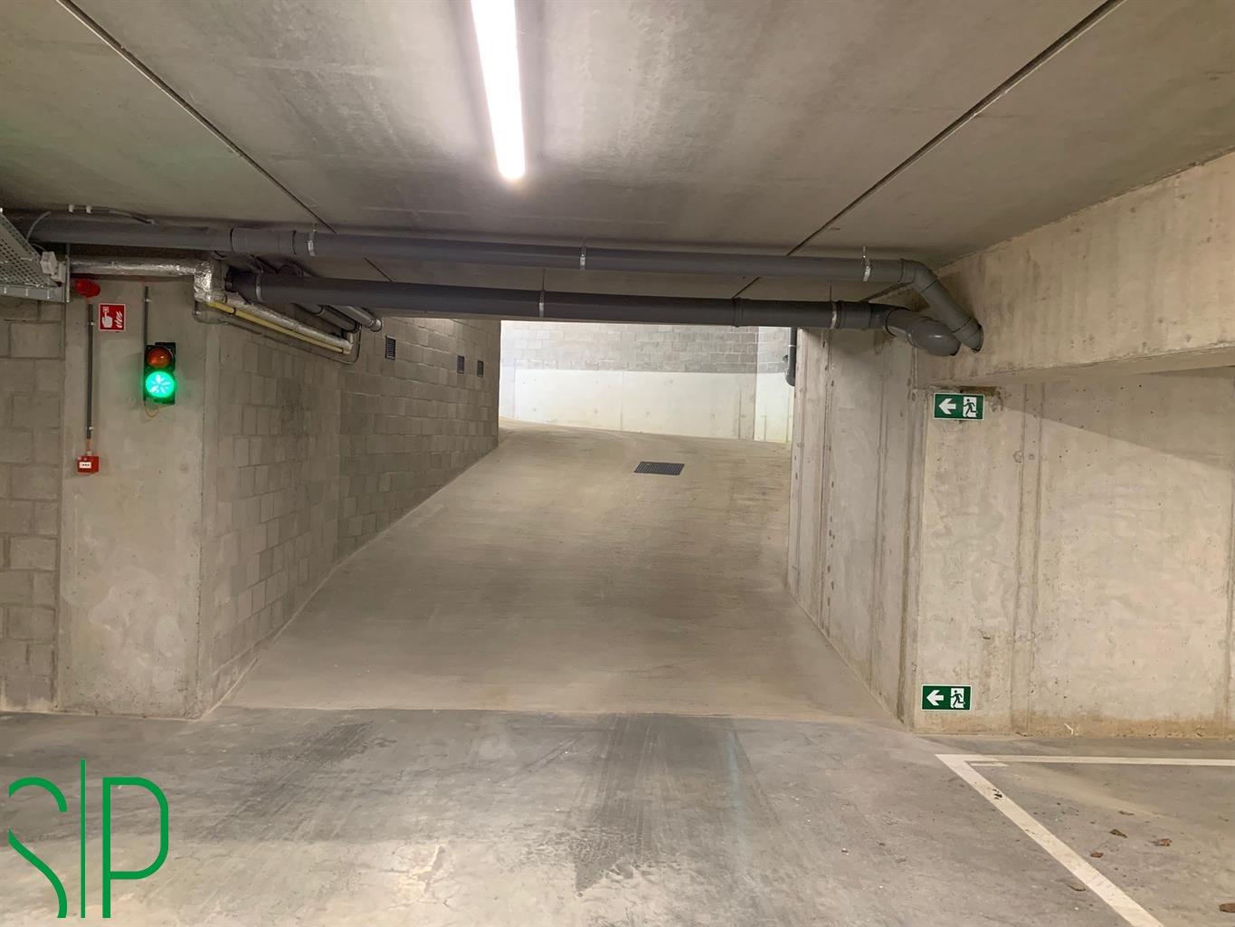 Ondergrondse autostandplaats in nieuw gebouw. - foto 4