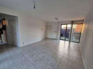 Instapklaar appartement met terras in het hart van Tessenderlo-Ham.Dit gezellige appartement bevindt zich op de eerste verdieping van een goed...