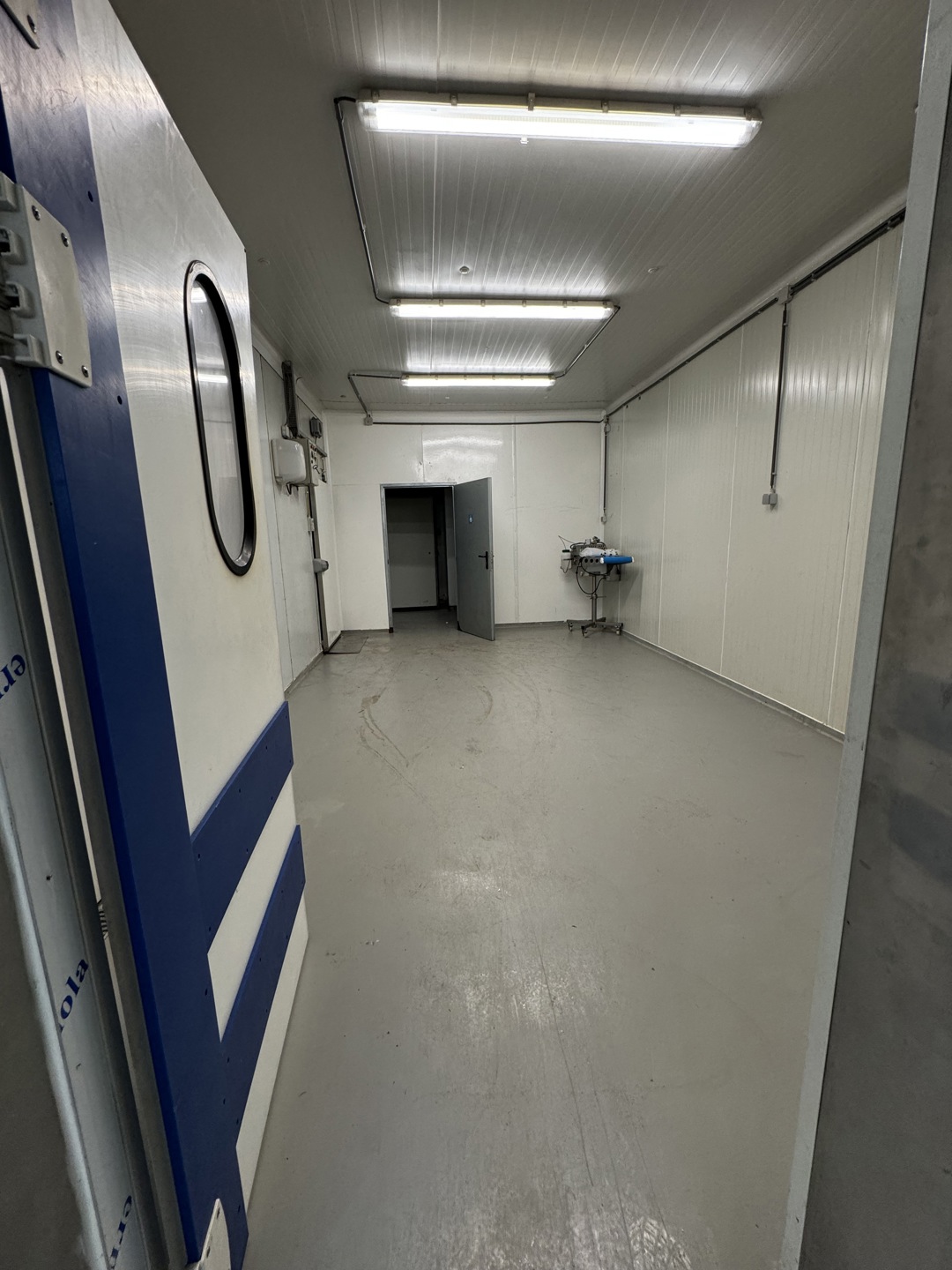 Industrieel gebouw met diverse mogelijkheden en diepvries - foto 5