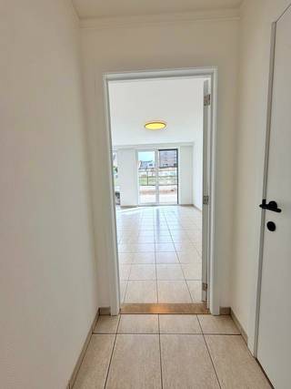 Gelijkvloers appartement met 2 slaapkamers en parking te huur in het centrum van LanakenOp zoek naar een comfortabel en instapklaar appartement in...