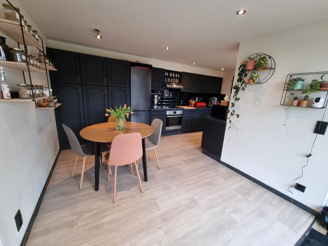 Prachtig gelegen woning met groen verzicht, 3 slaapkamers en zeer grote garage aanbouw - foto 5