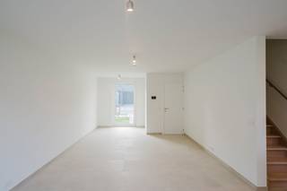 MISE EN PAGE : REZ-DE-CHAUSSÉE : - hall d'entrée avec toilettes invités - espace de vie spacieux avec accès au jardin- cuisine ouverte avec tous...