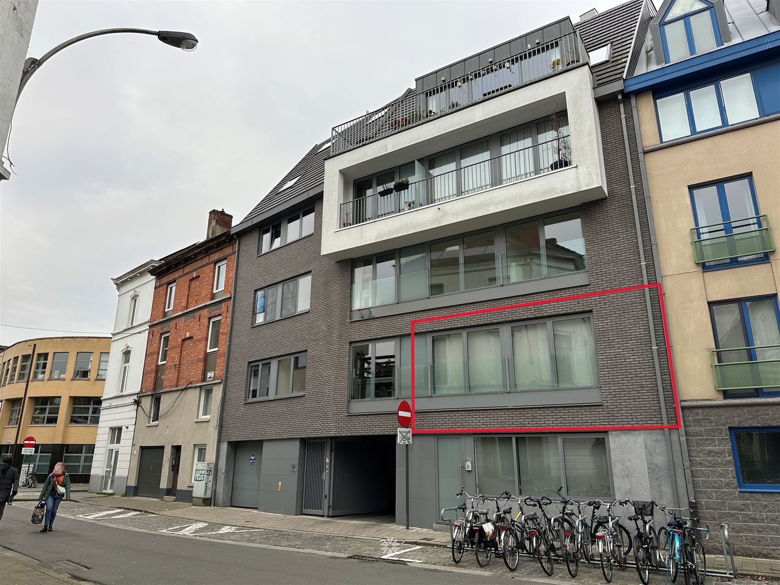 Lichtrijk tweeslaapkamer appartement met staanplaats in centrum Gent - foto 2
