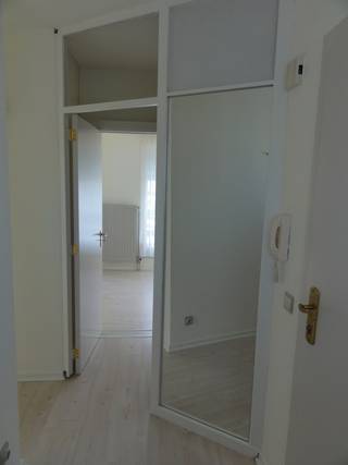 Penthouse met één slaapkamer en rustig en ruim zuidelijk gelegen terras te Dilbeek!Dit appartement is gelegen op de bovenste (zesde) verdieping van...