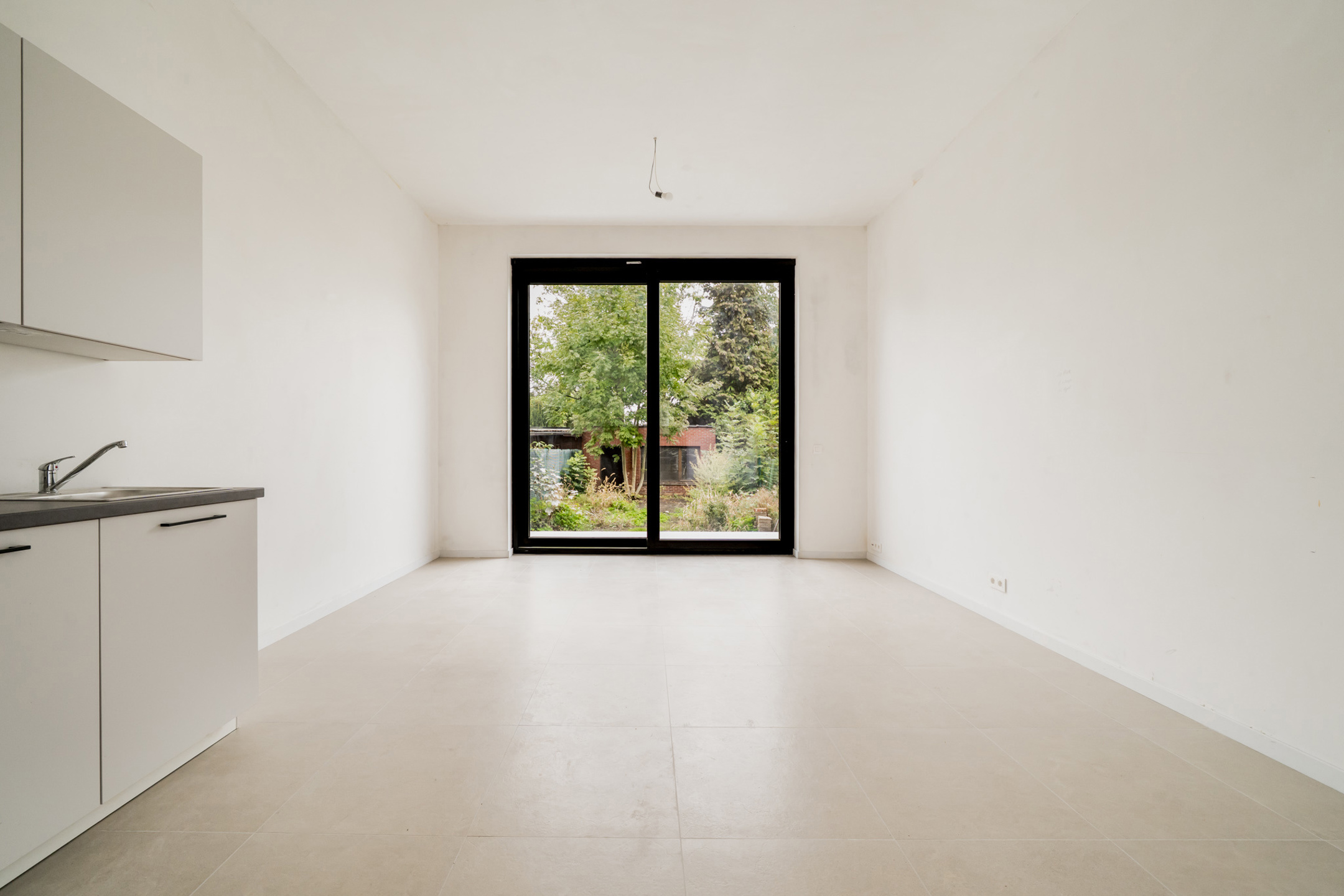 Modern gelijkvloers appartement met tuin - foto 4