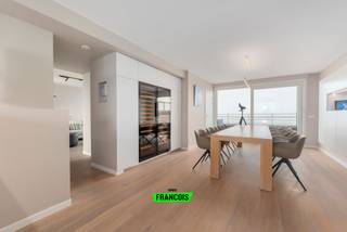 Een echte absolute buitenkans op de Zeedijk van Blankenberge: dit exclusieve duplex-penthouse is een zeldzame combinatie van topligging,...