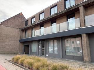 OORDEGEM – Appartement met 2 slaapkamers, balkon en garageboxInschrijven voor het geplande bezoekmoment kan via onze website ⇒ www.immoderas.beVlak...