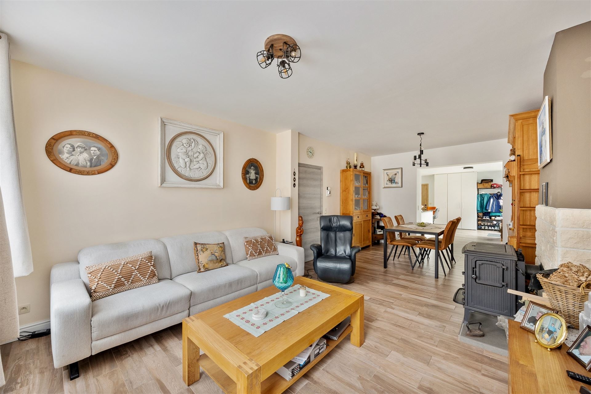 Gelijkvloers appartement met tuin en ruime garage/magazijn. - foto 4
