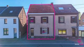 Op zoek naar een woning waar je jouw eigen woonideeën volledig kan realiseren?Deze te renoveren gesloten bebouwing, gelegen in de Zittaardstraat 32...