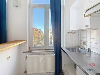 SAINT-GILLES – in de wijk Janson, dicht bij alle voorzieningen (openbaar vervoer en winkels), ideaal voor studenten. Studio van ± 30 m² op de...