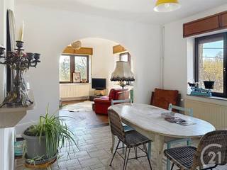 Prachtige woning met vakantiewoning en mogelijkheden op een perceel van 35 are 86.Je komt de woning meteen binnen in de inkomhal, aansluitend heb je...