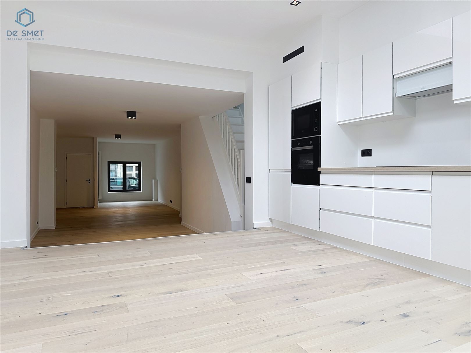 Beautifully Renovated Townhouse with 5 Bedrooms, 2 Bathrooms, and Garden in the Heart of Geraardsbergen - photo 2