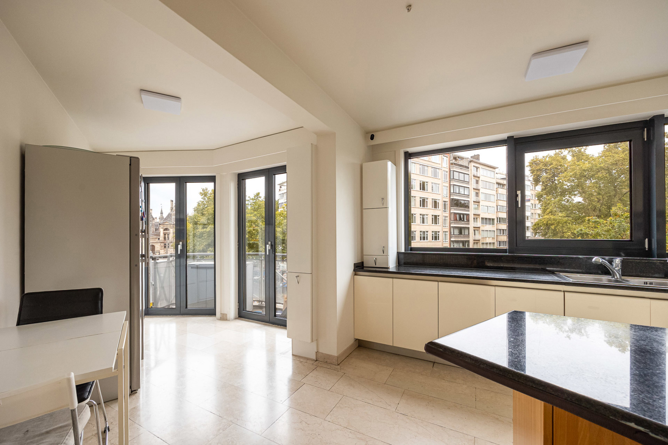 Luxueus hoekappartement met 4 slpk te Antwerpen centrum - foto 3