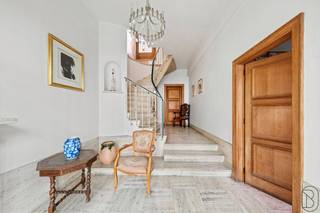 TOPgelegen charmante herenwoning met stadstuin en dubbele garage in het centrum! Deze voormalige dokterswoning biedt een uitzonderlijke kans voor...