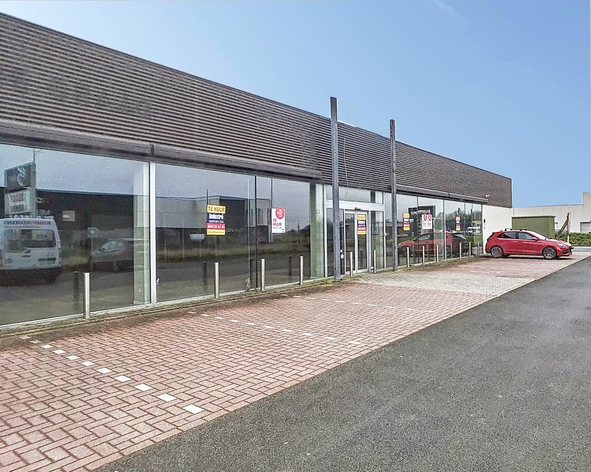 Ruime baanwinkel in Veurne - foto 2
