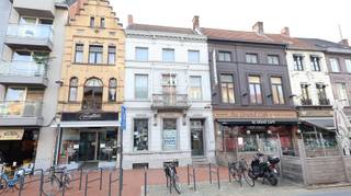 Ben je op zoek naar een handelslocatie met uitstraling en mogelijkheden?Ontdek dit karaktervolle handelspand in het bruisende centrum van Roeselare,...