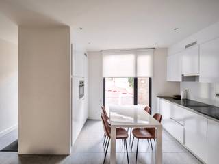 EPC: BMobility Score: 9.5/10In the charming Borreputsteeg, you will find this exceptional home, ideally located in the vibrant center of Ghent. Here...