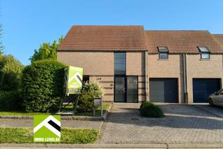 Deze woning is gelegen in een aangename en rustige woonbuurt te Tongeren-Vreren.Recent werden zonnepanelen, een thuisbatterij en een warmtepompboiler...