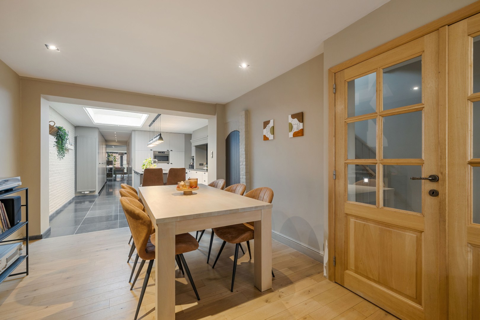 Prachtig afgewerkte woning op toplocatie met EPC C, ruime badkamer en grote tuin - foto 3