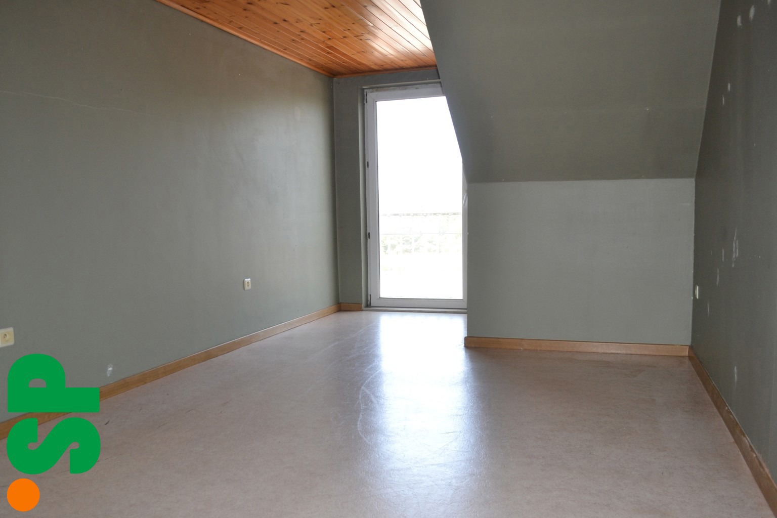 Gezellig dakappartement met één slaapkamer en afgesloten garagebox - foto 5